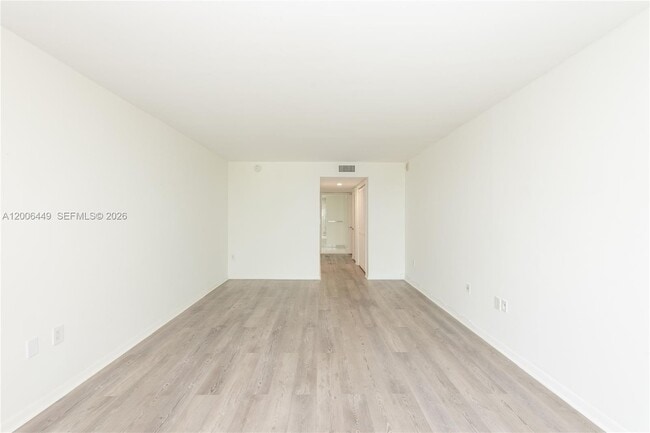 Building Photo - 600 Grapetree Dr