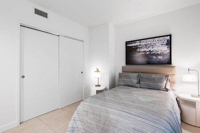 Building Photo - 401 N Birch Rd