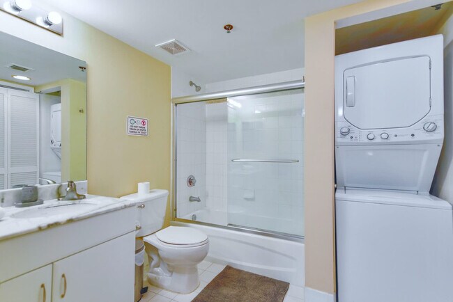 Building Photo - 1 SE 12th St