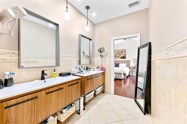 Building Photo - 16001 SW 77th Ct