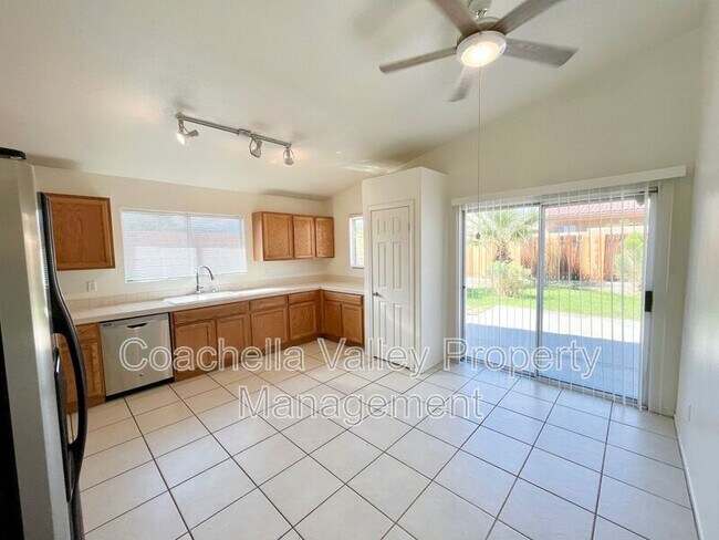 Building Photo - 66028 Mission Lakes Blvd