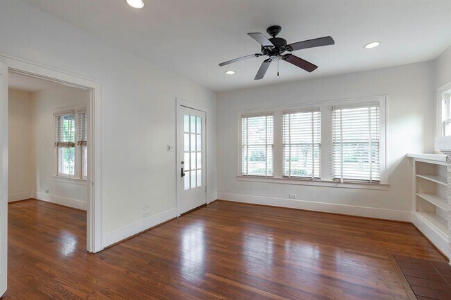 Building Photo - 811 Fugate St