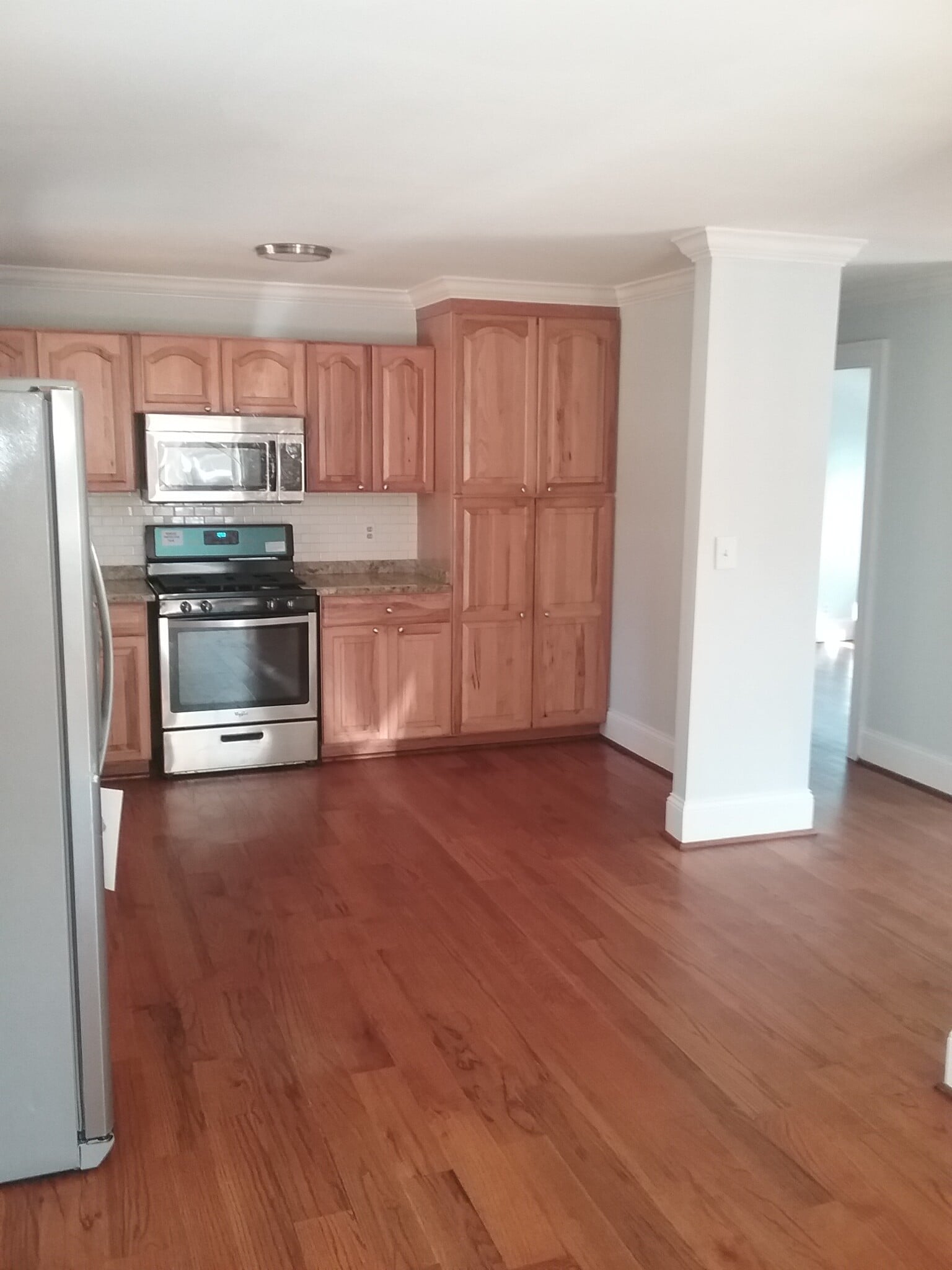 Building Photo - 701 Rosalyn Dr