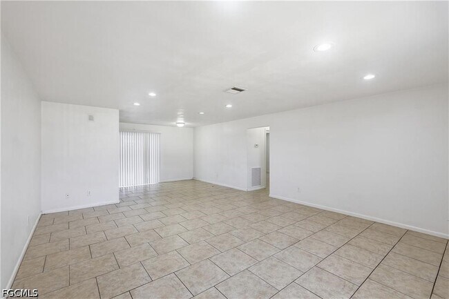 Building Photo - 4913 Viceroy St