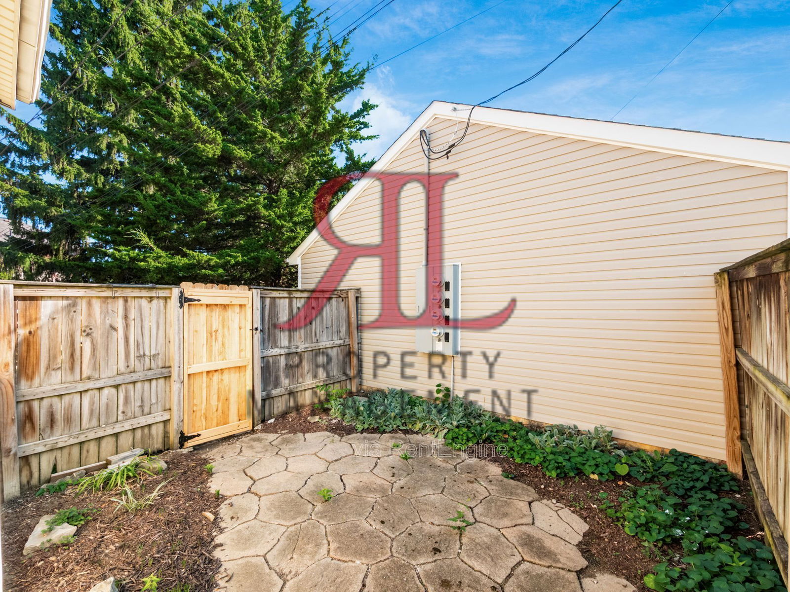 Building Photo - 1014 Bruck St