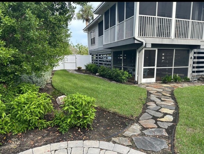 Building Photo - 981 Main St