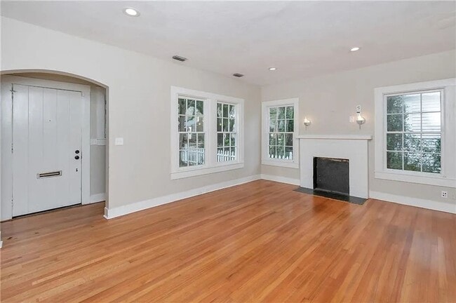 Building Photo - Beautiful 4 bedroom home in Midtown