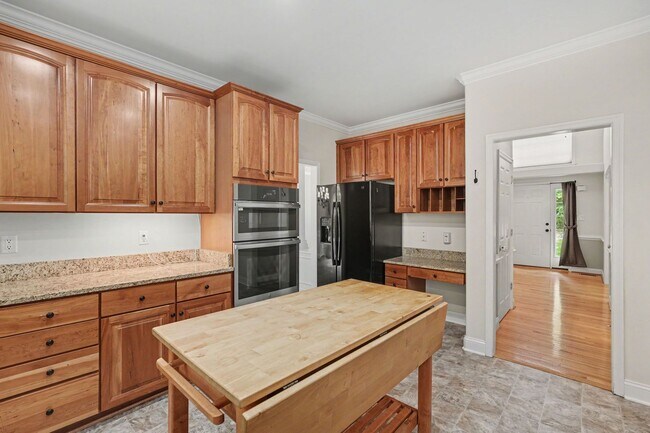 Building Photo - 24 Crestwood Ln