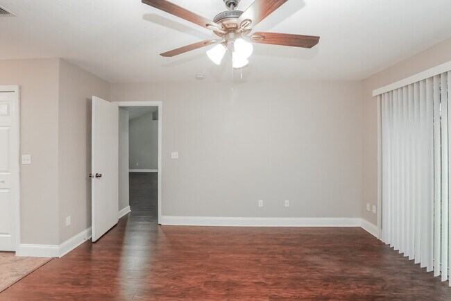 Building Photo - 2651 Waterview Dr