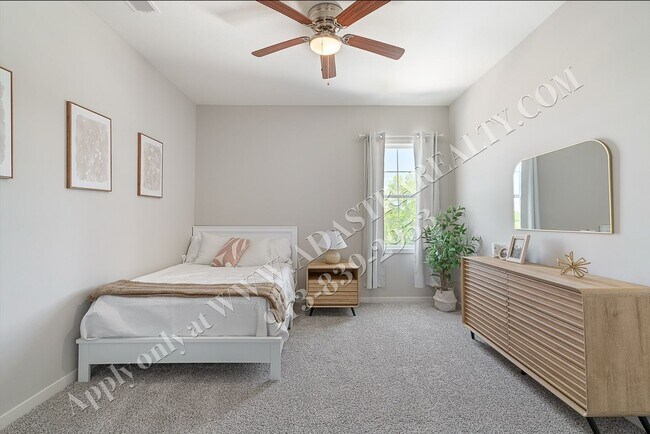 Building Photo - Brand New!! Townhome 3 Bed 2.5 Bath in Olathe-Available in JULY!!