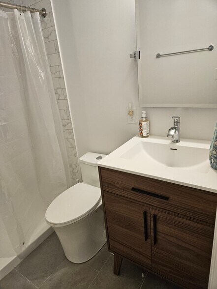 Building Photo - 21 Hall Ave