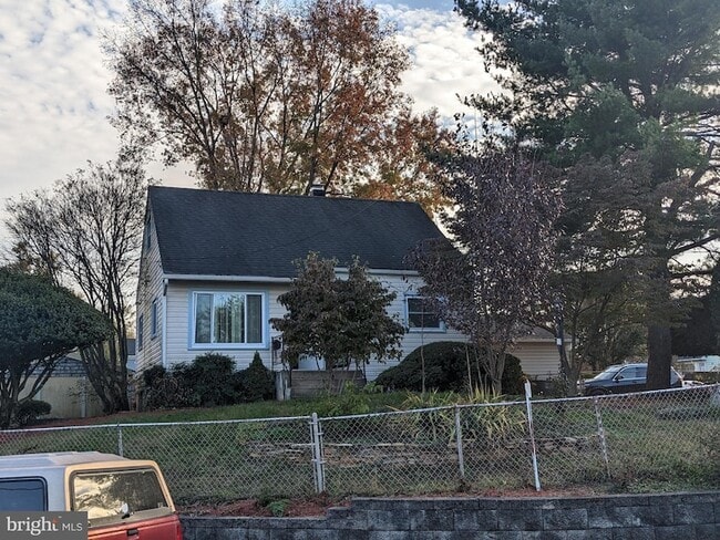 Building Photo - 137 Holden Dr