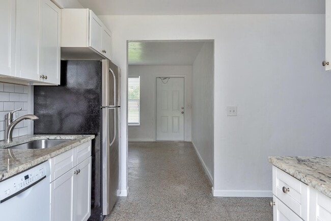 Building Photo - 4882 Jefferson Rd