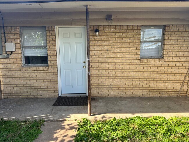 Building Photo - 2319 NW Bell Ave