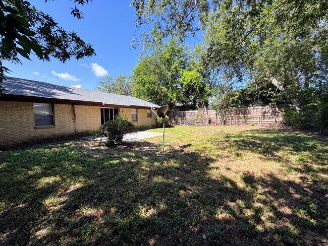 Building Photo - 1205 Hughes Ave