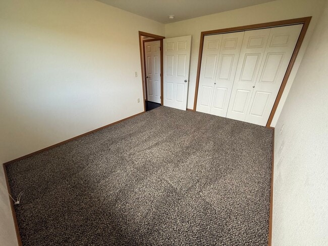 Building Photo - Upper 2 Bed 1 Bath