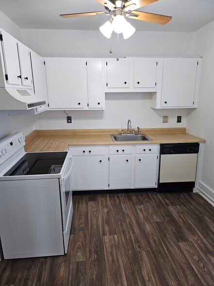 Kitchen - 777 Center St