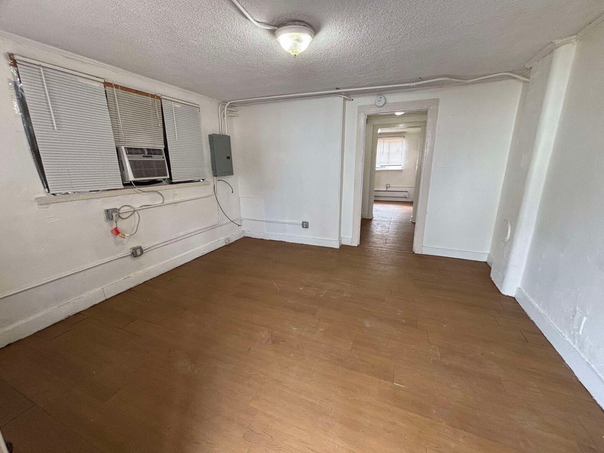 Studio - living area - 1728 Telfair St