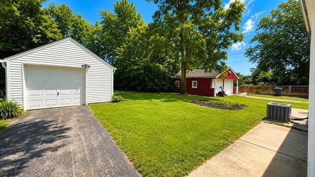 Building Photo - EAST SIDE 3 BEDROOM WITH BASEMENT!  AVAILABLE NOW!