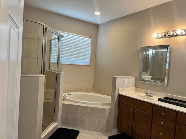 Building Photo - Spacious 3BR/2.5BA Townhome in Bella Terra...