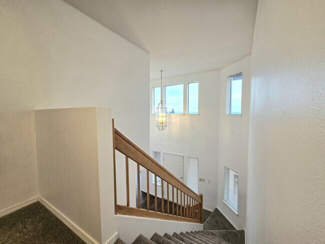 Building Photo - 3 Bedroom 2.5 Bath in Marysville