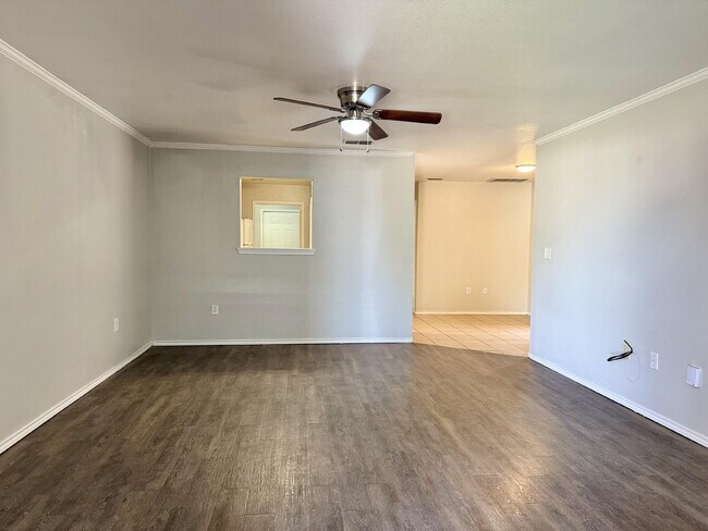 Building Photo - 304 N Brentwood Ave