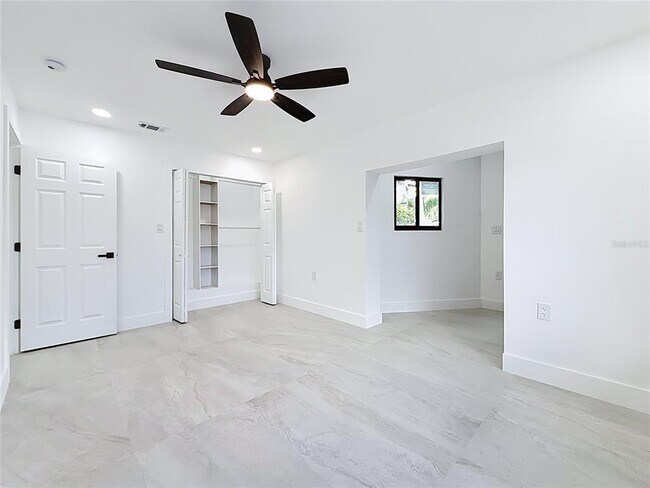 Building Photo - 2472 Tradewinds Dr