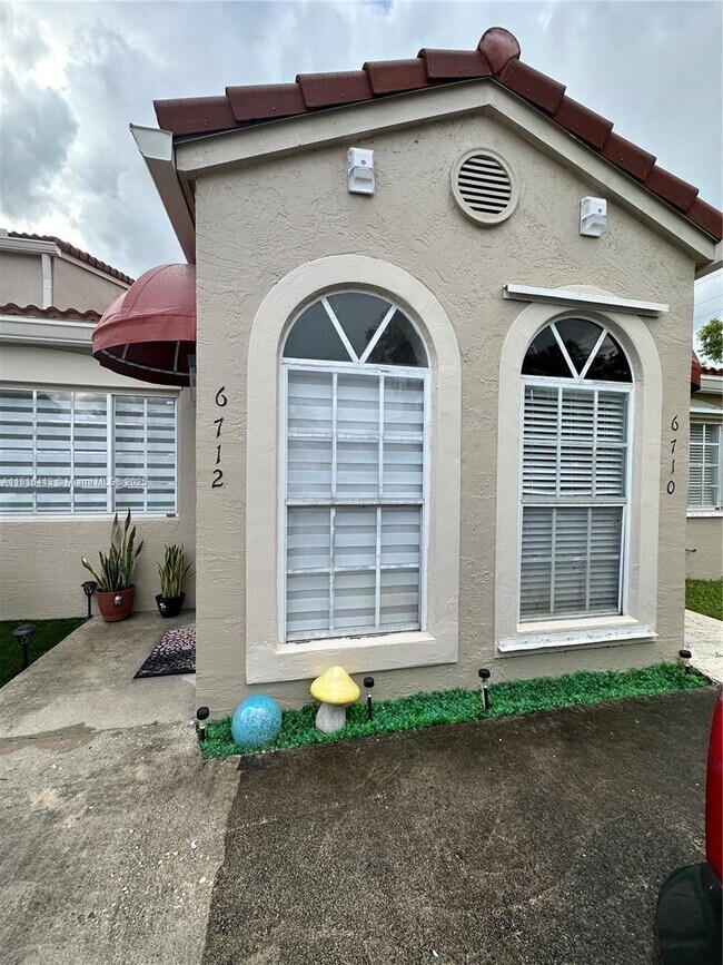 Building Photo - 6712 NW 166th Terrace
