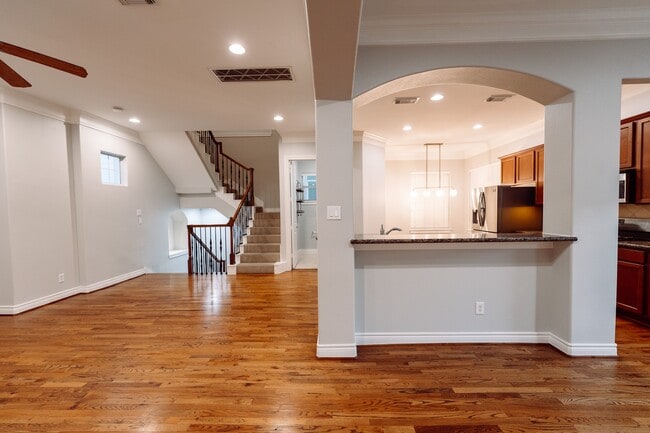 Building Photo - 1403 Dart St