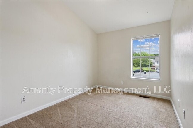 Building Photo - 400 Monument Ct