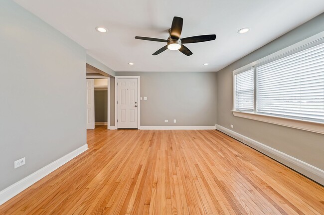 Building Photo - Beverly's Best!