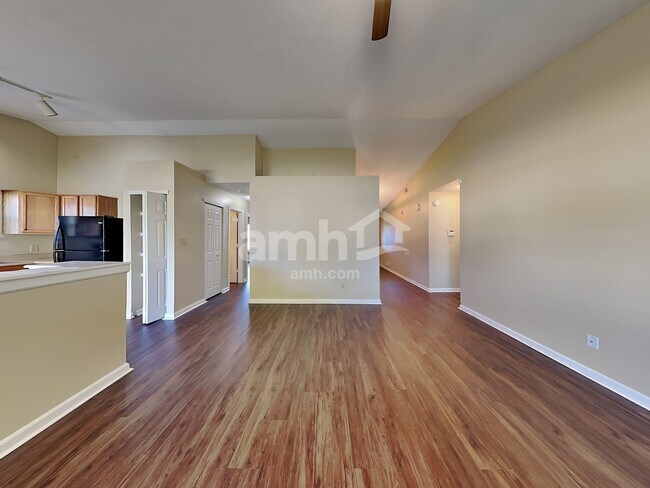 Building Photo - 7864 Fox Glen Dr