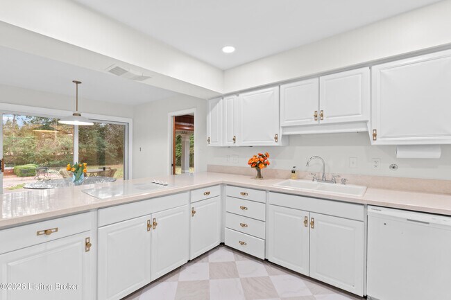 Building Photo - 2102 Northfield Dr