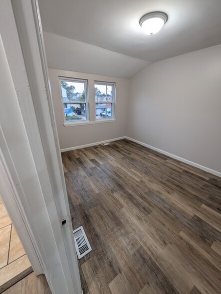 Building Photo - 8021 Park Haven Rd