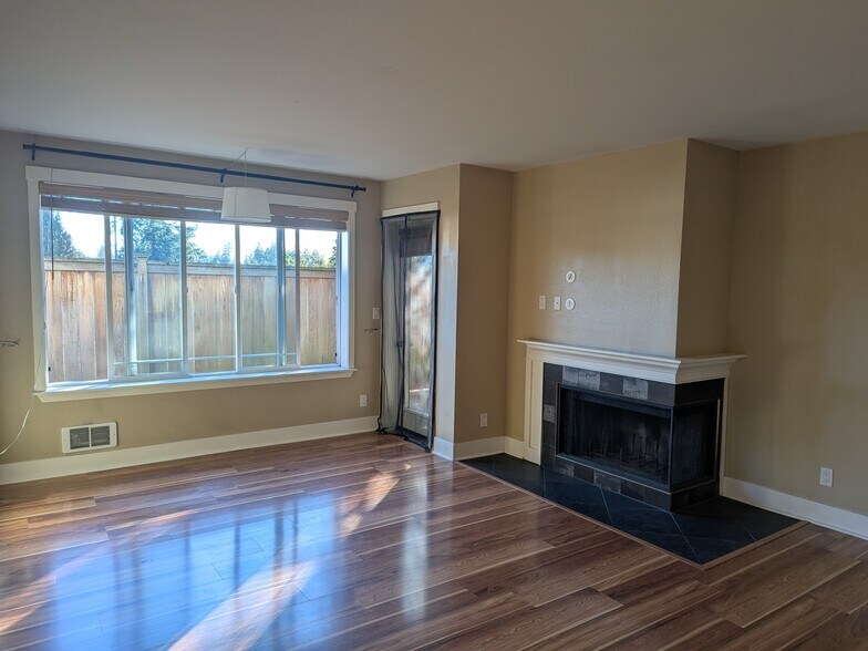 Building Photo - 937 N 200th St