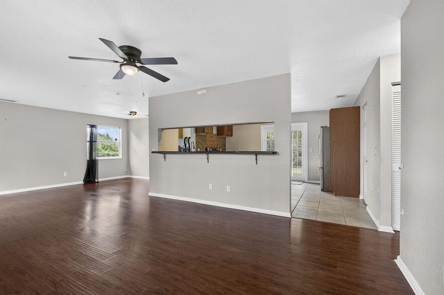 Building Photo - 16932 Okeechobee Blvd