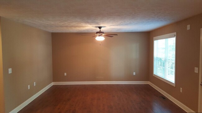 Building Photo - 2 Bedroom, 1 1/2 Bath House