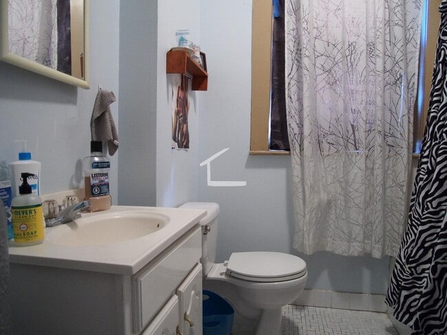 Building Photo - 14 Glenville Ave