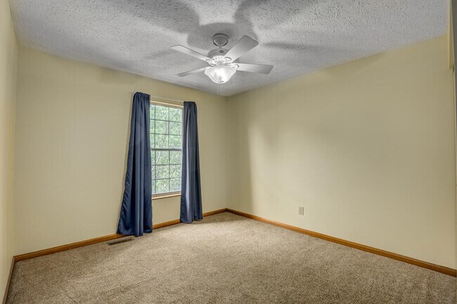 Building Photo - 330 River Rd