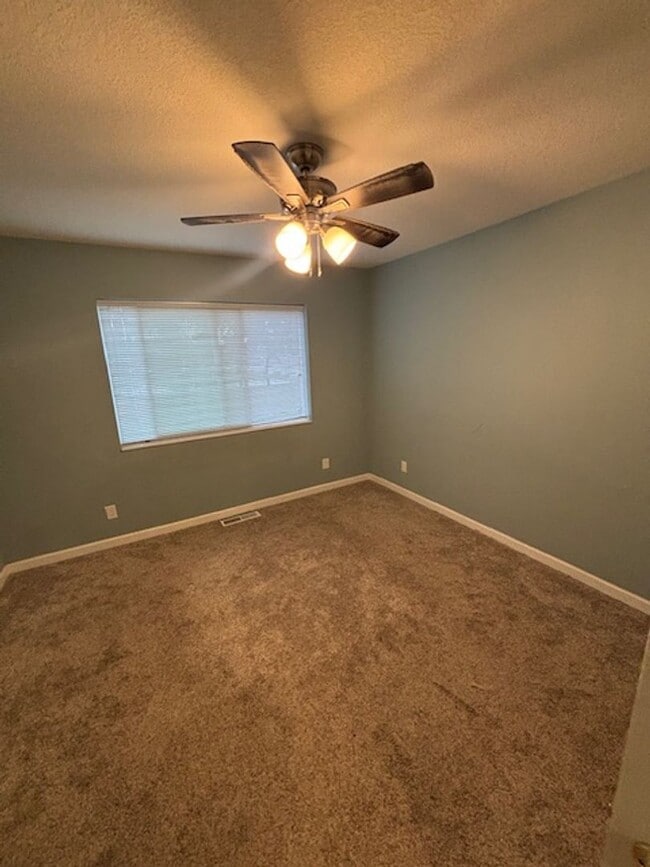 PGE and Water Included in rent! 1 Bedroom... - PGE and Water Included in rent!  1 Bedroom...