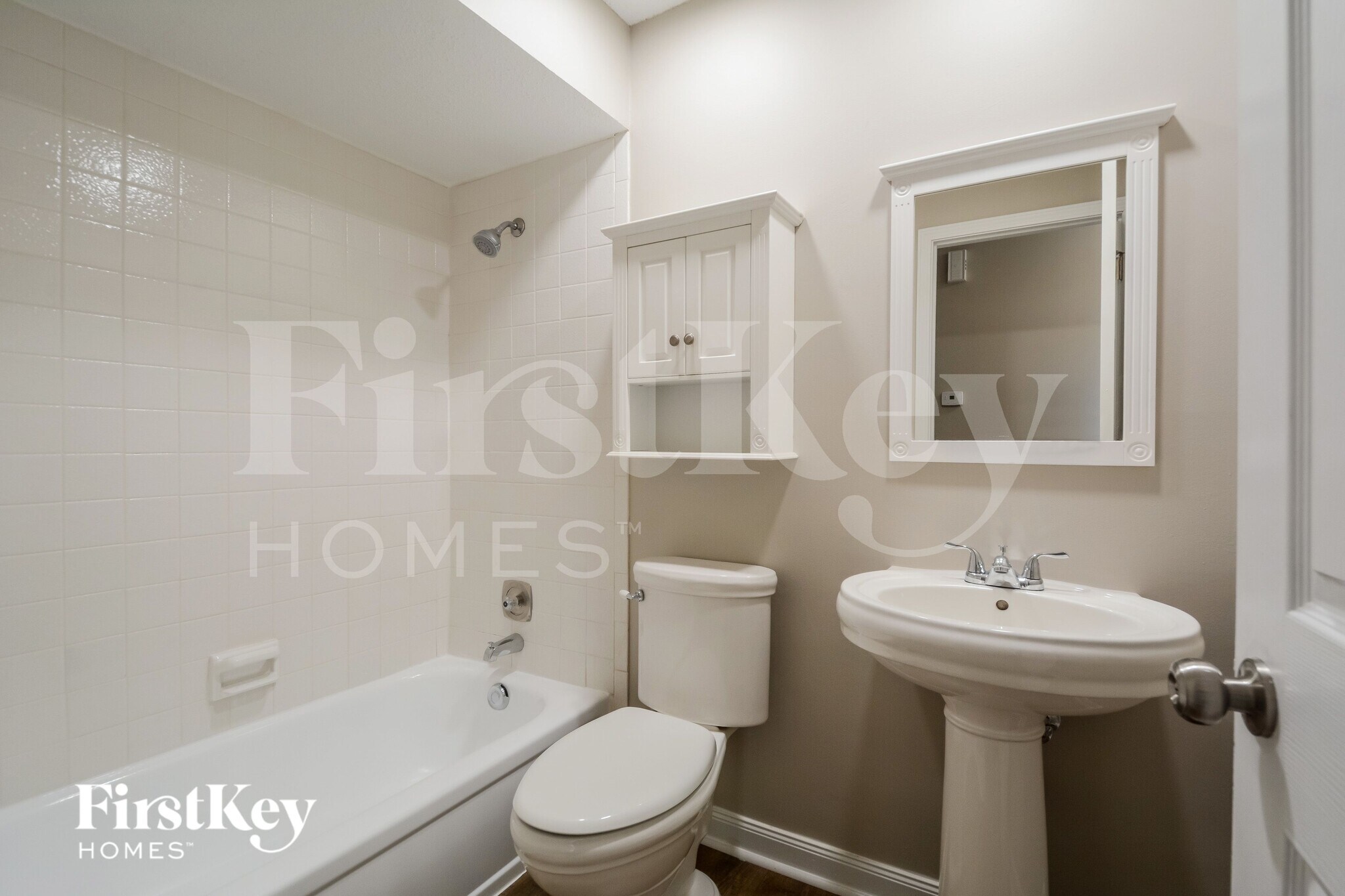 Building Photo - 1226 Treetop Village Dr