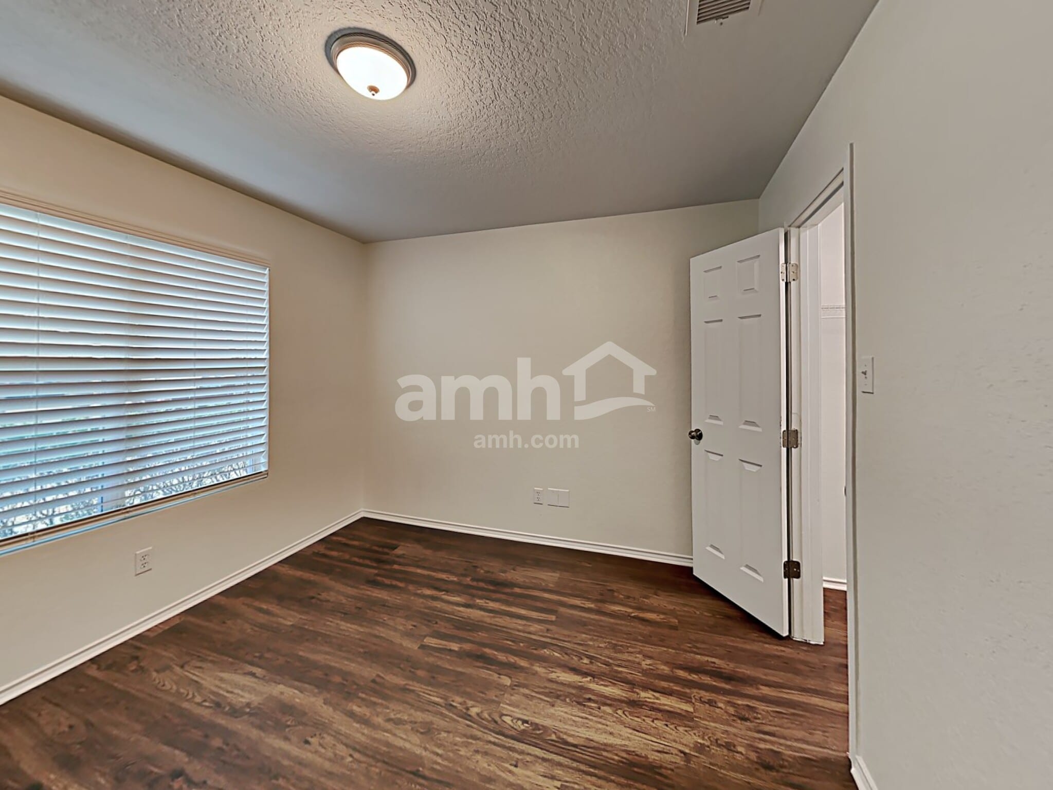 Building Photo - 9210 Laguna Falls