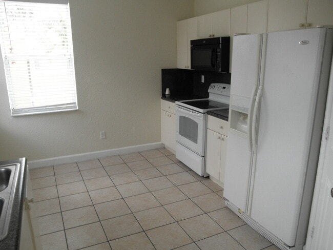 Building Photo - Shoma Townhomes