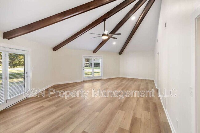 Building Photo - 286 Cushing Dr