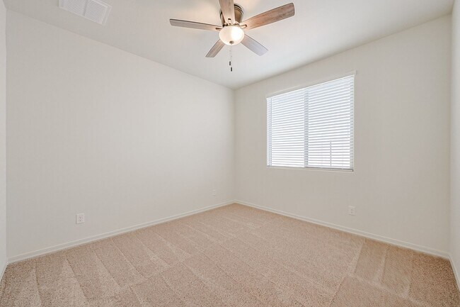 Building Photo - Beautiful 4 Bedroom Home in Aloravita Community