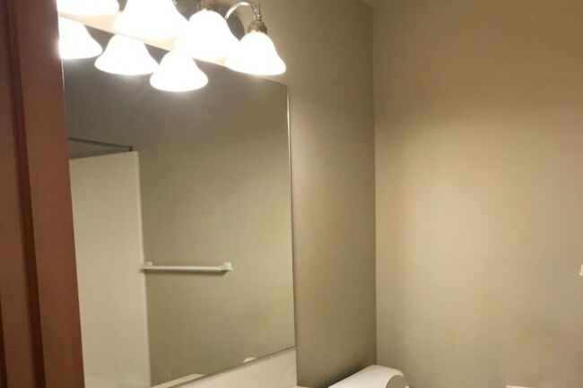 Building Photo - 1409 NE 166th Ct