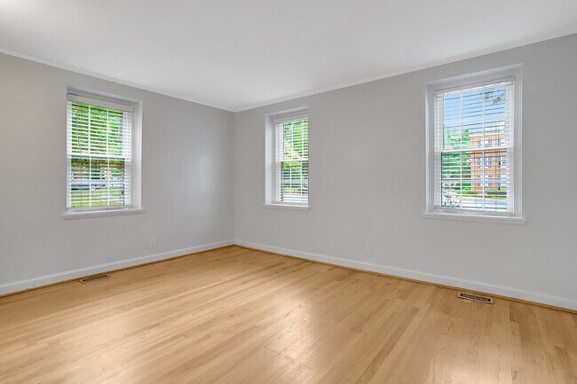 Building Photo - 2 Bedroom 2 Bathroom Condo Available for Rent