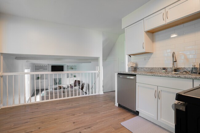 Building Photo - 411 Bromwell Dr