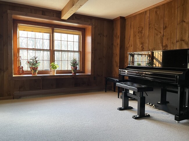 Building Photo - 4 Chestnut St