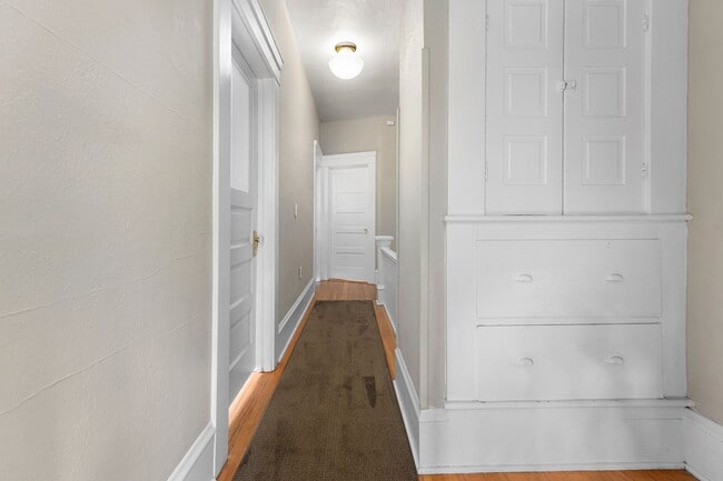 Building Photo - NENO1 - 1549-1601 SE 32nd Place